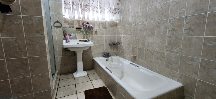 4 Bedroom Property for Sale in Baillie Park North West